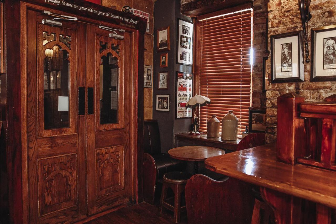 Muskerry Arms Bar And B&B Бларні Екстер'єр фото
