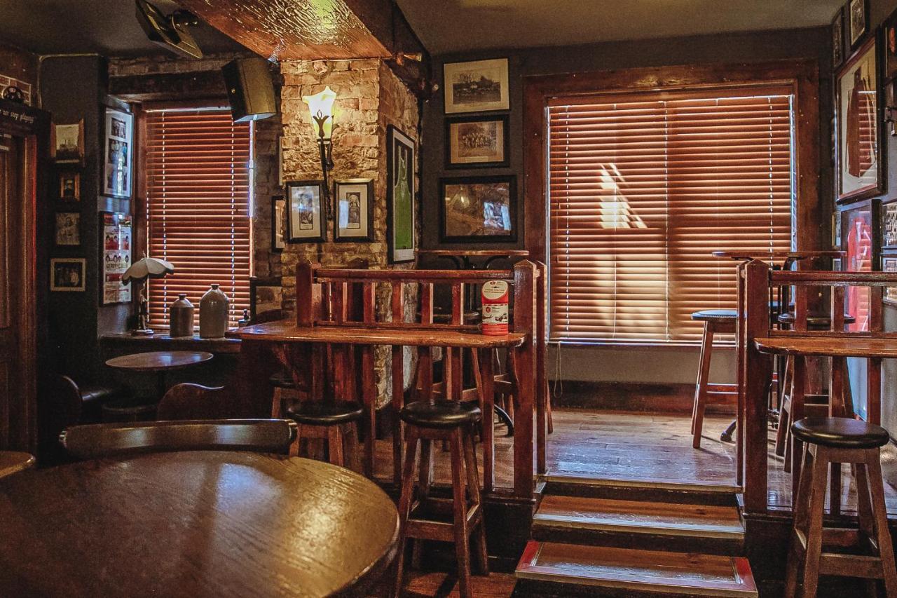 Muskerry Arms Bar And B&B Бларні Екстер'єр фото