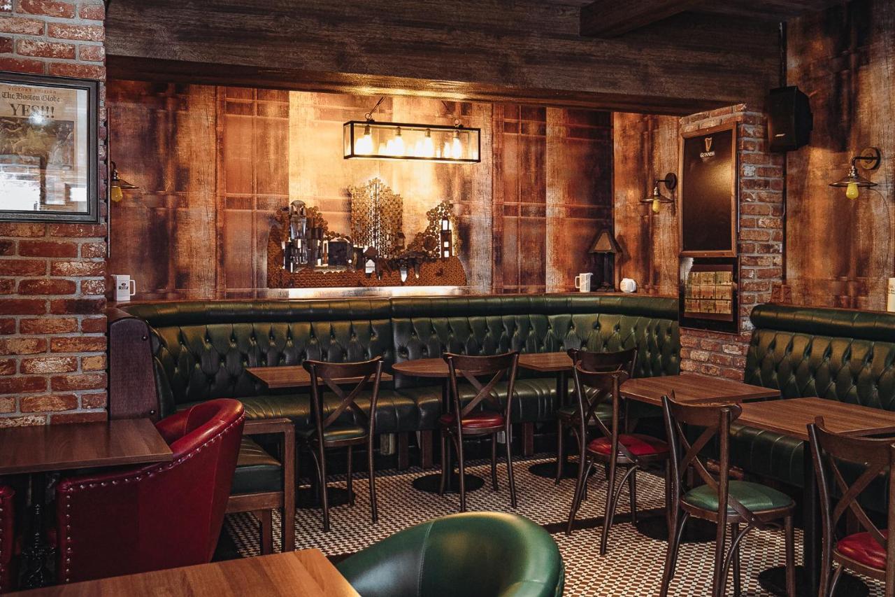 Muskerry Arms Bar And B&B Бларні Екстер'єр фото