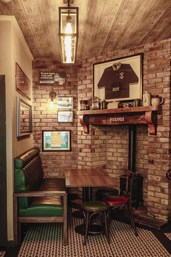 Muskerry Arms Bar And B&B Бларні Екстер'єр фото