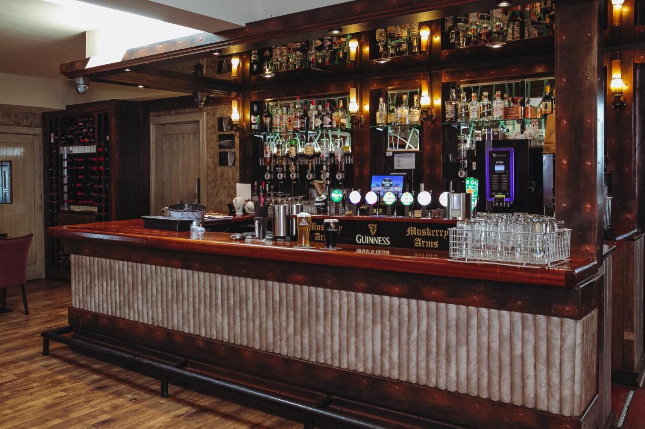 Muskerry Arms Bar And B&B Бларні Екстер'єр фото