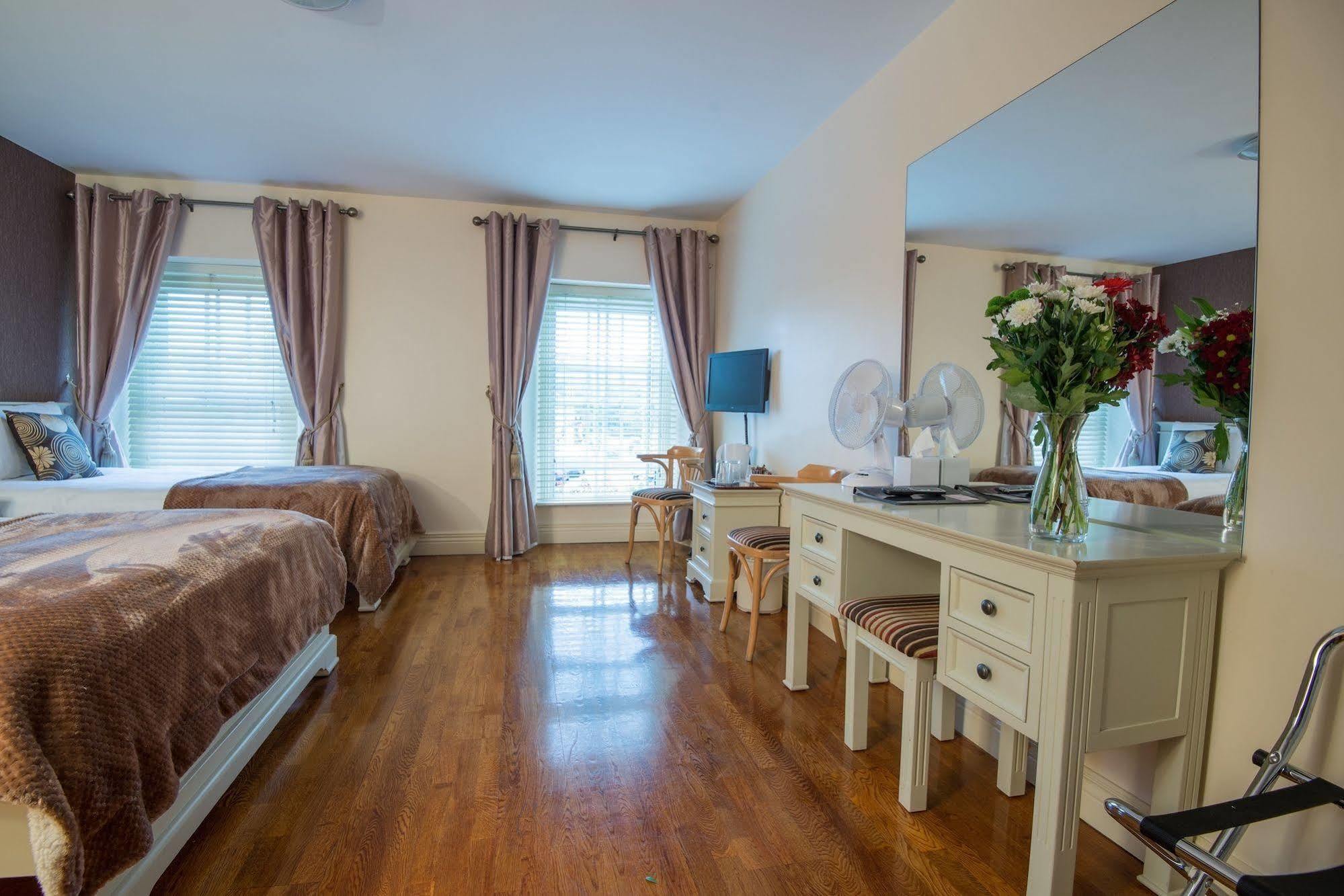Muskerry Arms Bar And B&B Бларні Екстер'єр фото