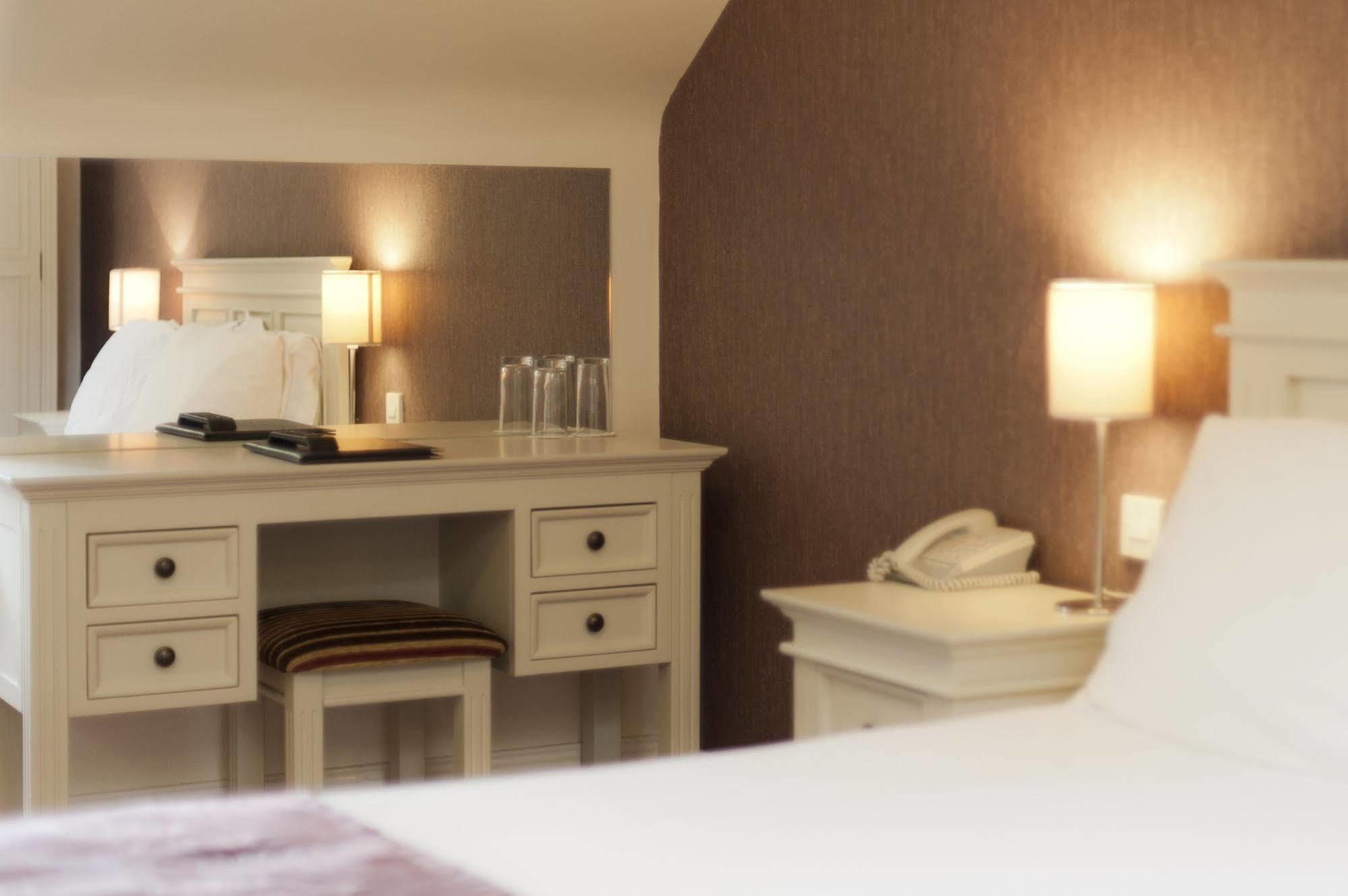 Muskerry Arms Bar And B&B Бларні Екстер'єр фото